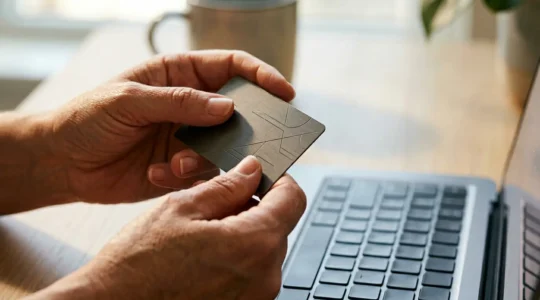 Consommateur protege par les garanties de sa carte bancaire lors d'un achat en ligne